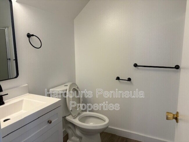 Building Photo - 3980 Broadmoor Loop