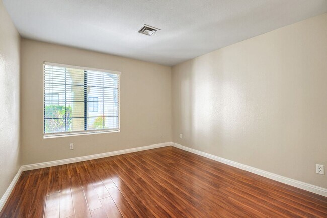Building Photo - 4860 Nara Vista Way