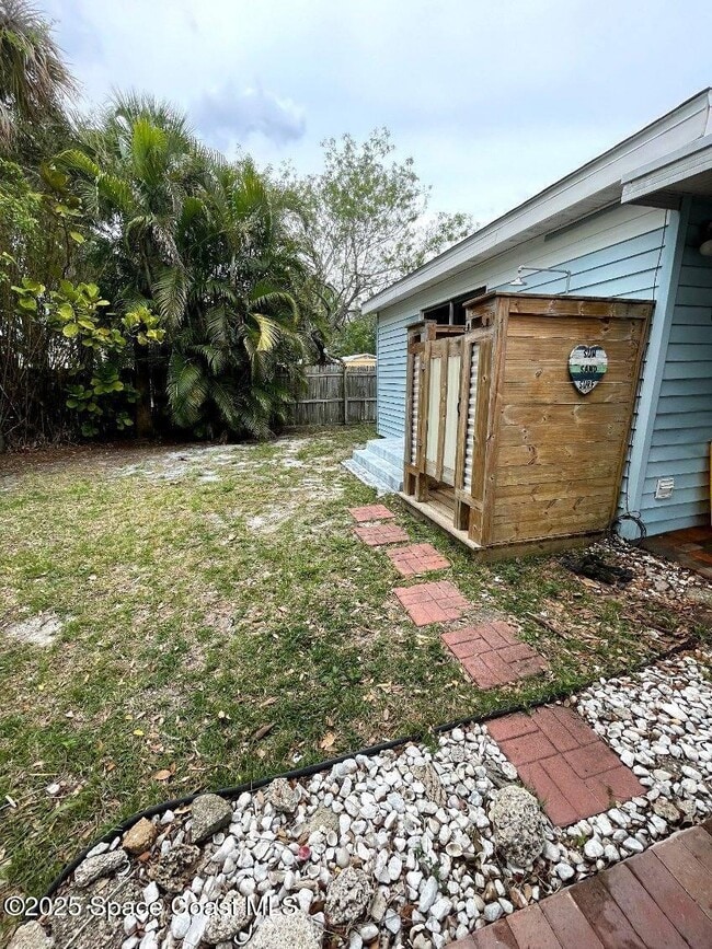 Building Photo - 2310 Pineapple Ave