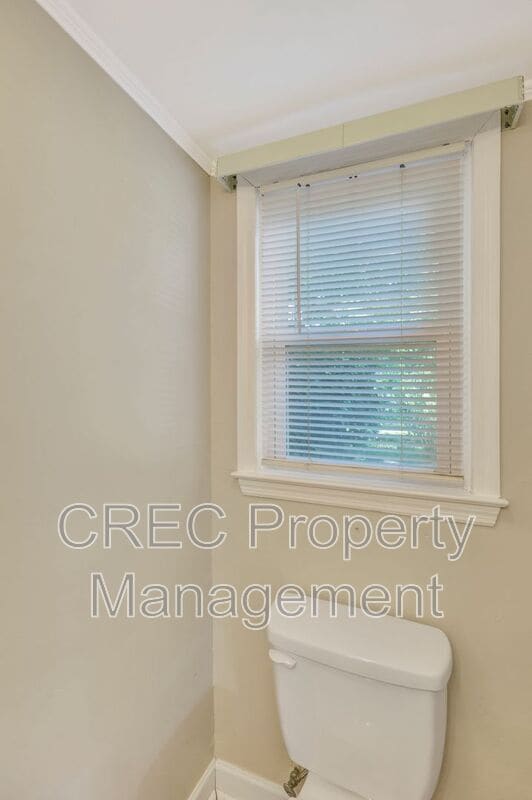 Building Photo - 2327 W Palmer Dr