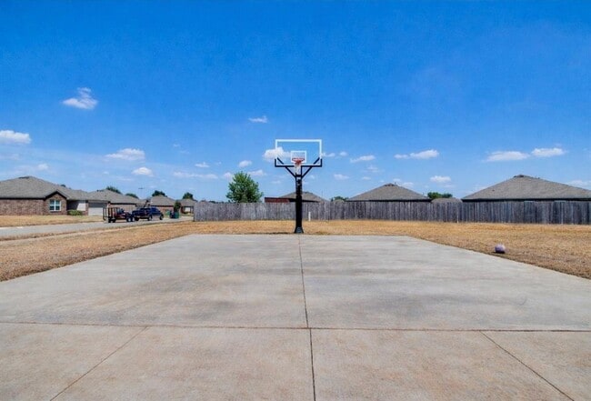 Building Photo - 2217 Stella Rd