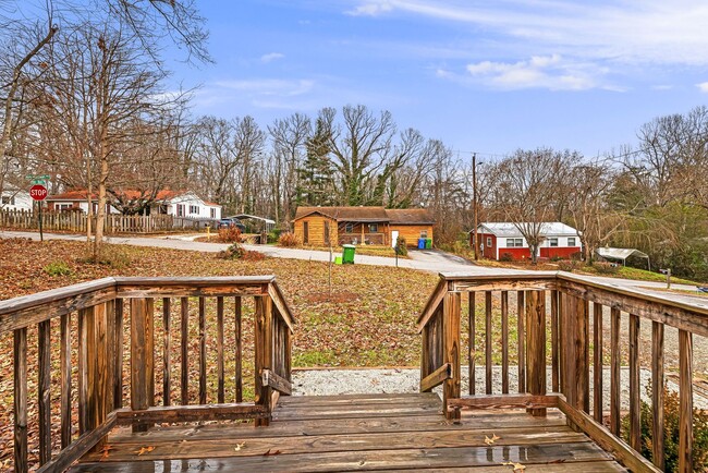 Building Photo - Newly Remodeled 2-Bedroom Home in West Ash...