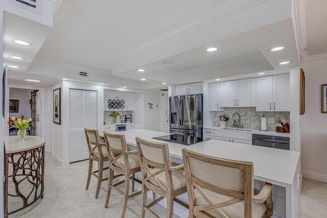 Building Photo - 5440 N Ocean Dr