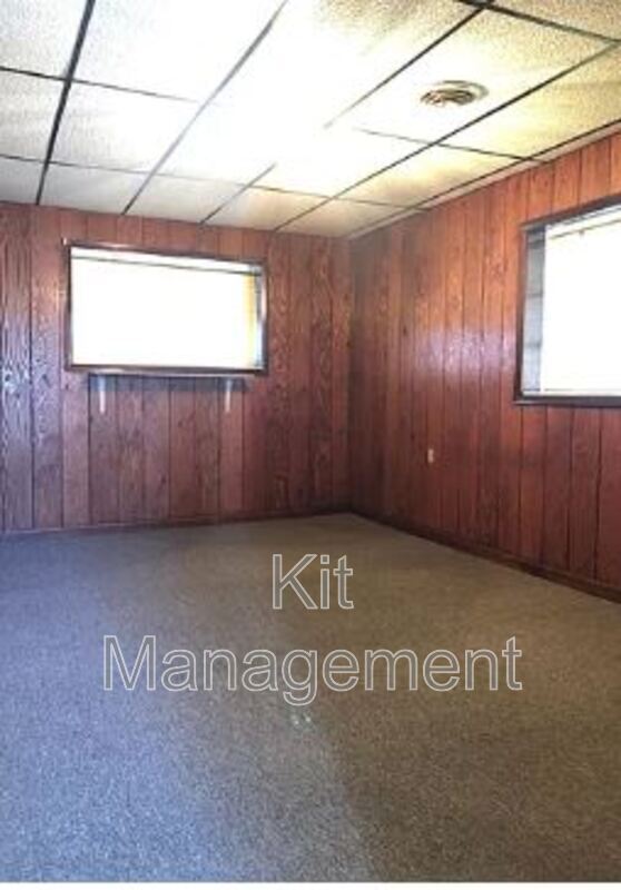 Building Photo - 2555 W Laskey Rd