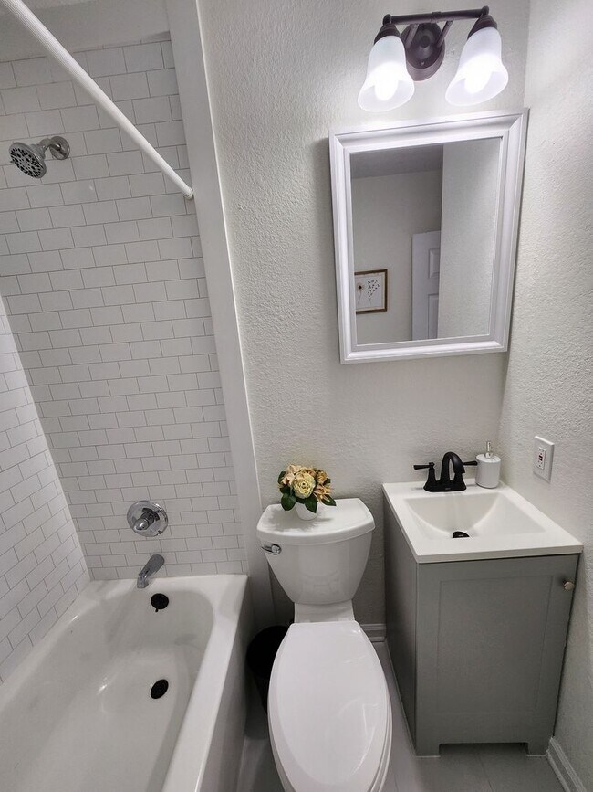 Building Photo - MOVE IN SPECIAL: HALF OFF first full month of rent!!!