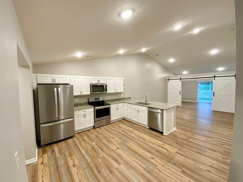 Kitchen - Cedar Crossing