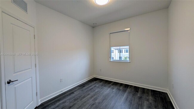 Building Photo - 2628 SE 28th Dr