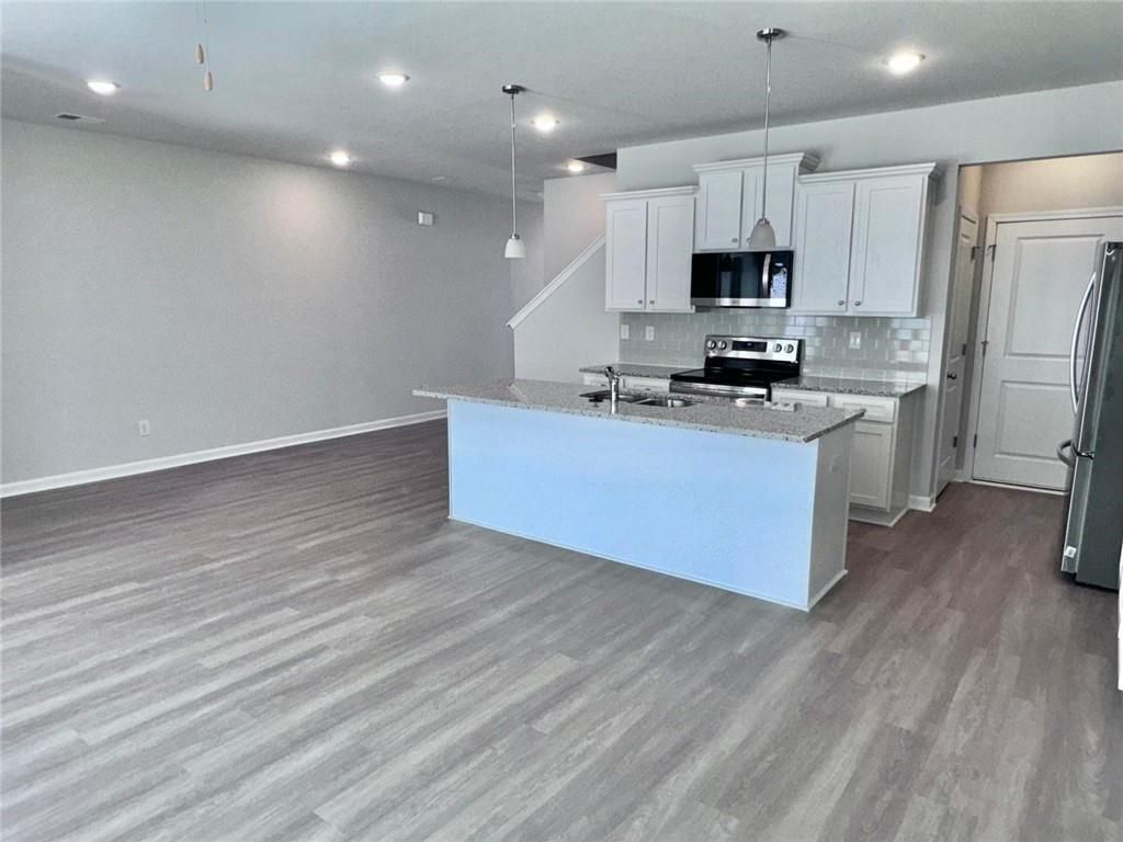Building Photo - 2618 Swan Lake Dr SW