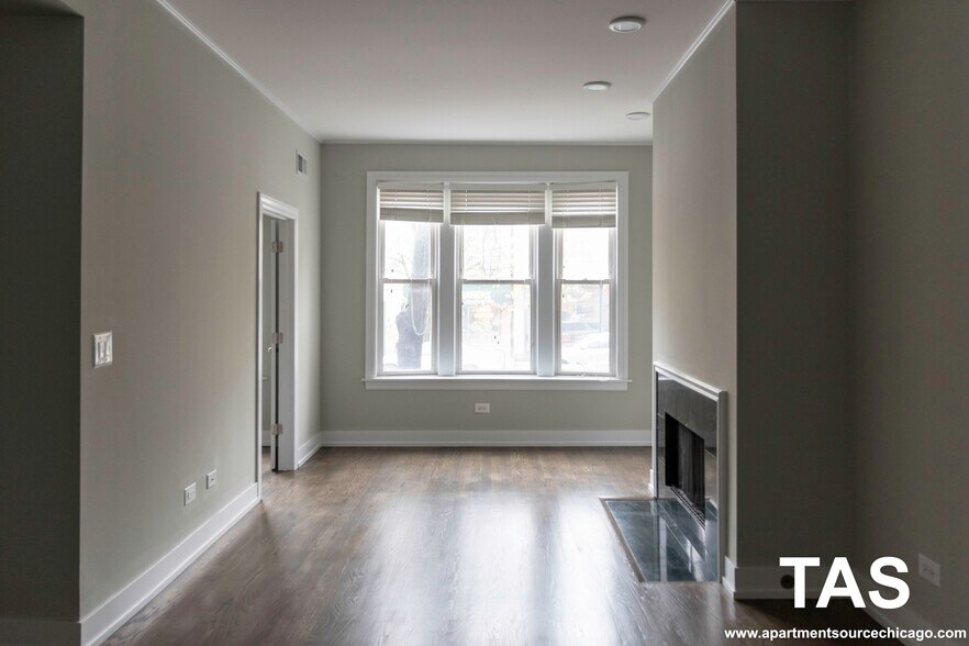 Building Photo - 3854 N Southport Ave