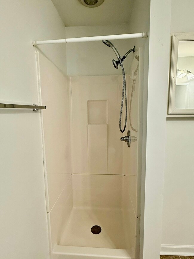 Building Photo - 3116 Alenes Dr