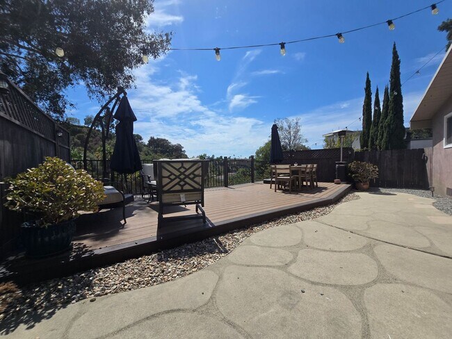 Building Photo - 5539 Baja Dr