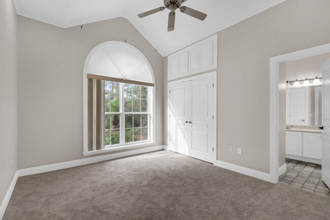 Building Photo - MOVE IN SPECIAL: 30% OFF FIRST MONTHS RENT -- Spacious unfurnished 4B/3B home in Gated Community ...