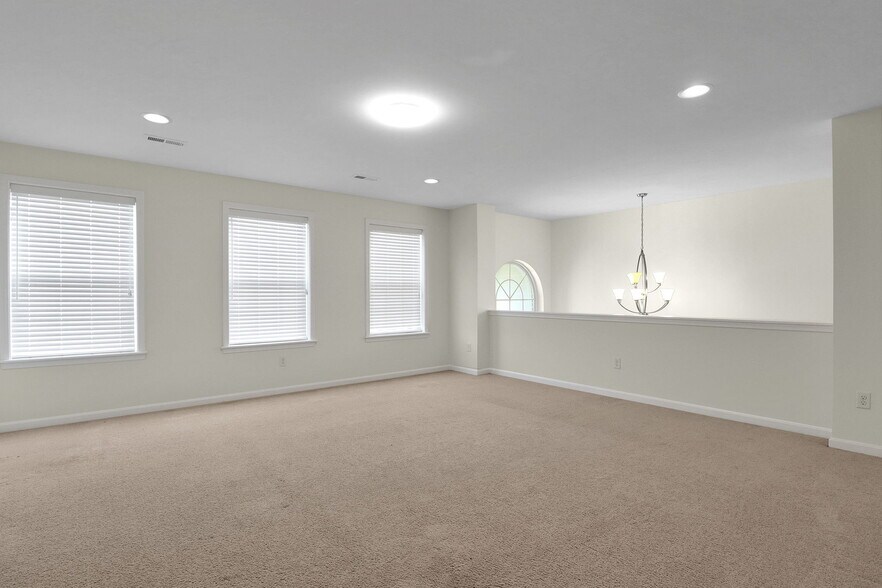 Building Photo - 6743 Palmetto Dr