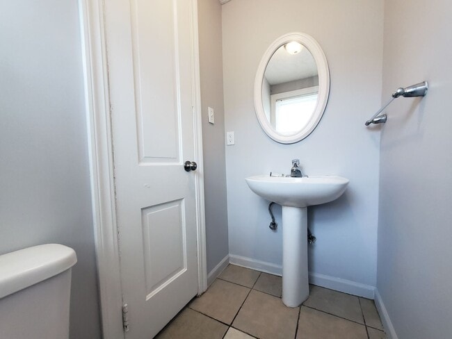 Building Photo - 3 bed - 1.5 Bath Cape Cod for Rent