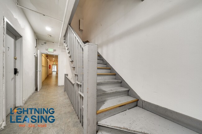 Building Photo - 1420 Flower St