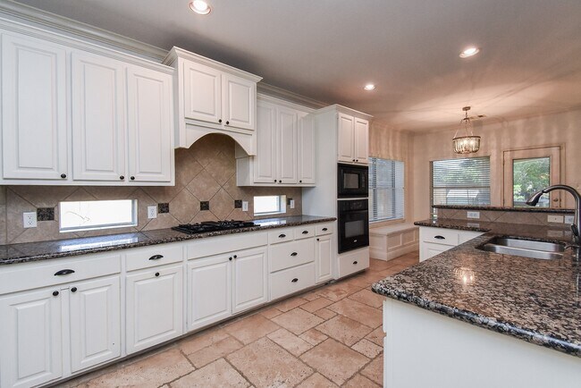 Building Photo - 16915 Locust Springs Dr