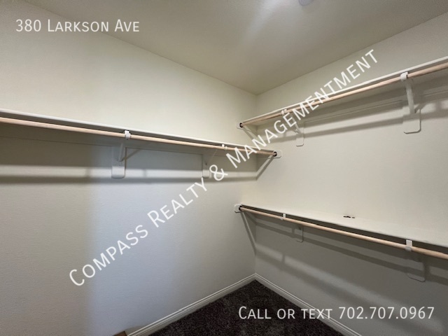 Building Photo - 380 E Larson Ln