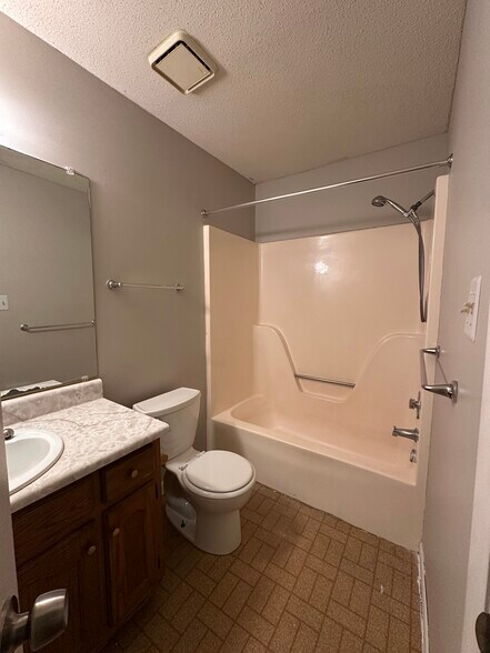 Building Photo - 1801 Windover Pl SW