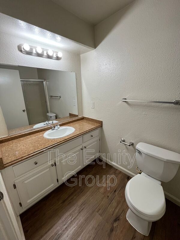 Building Photo - 3936 W Meadow Ave