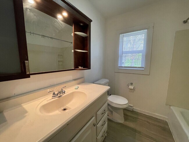 Building Photo - Abbott Court Apartments