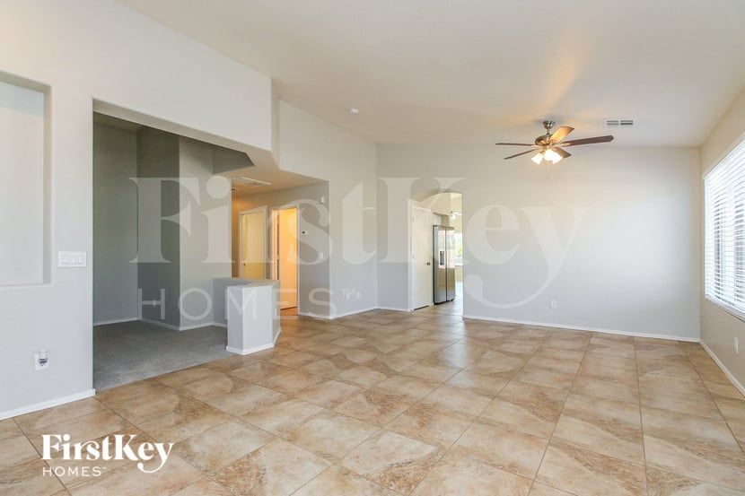 Building Photo - 2647 W Canyon Way