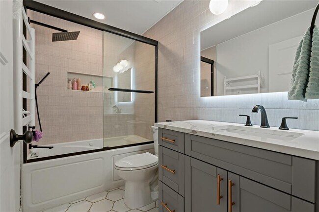 Building Photo - 1246 Bass Blvd