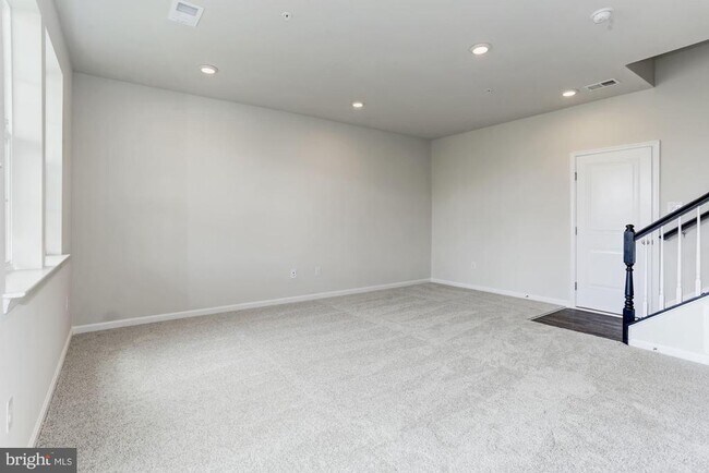 Building Photo - 5014 MacDonough Pl