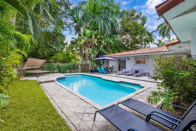 Building Photo - 7711 Coquina Dr