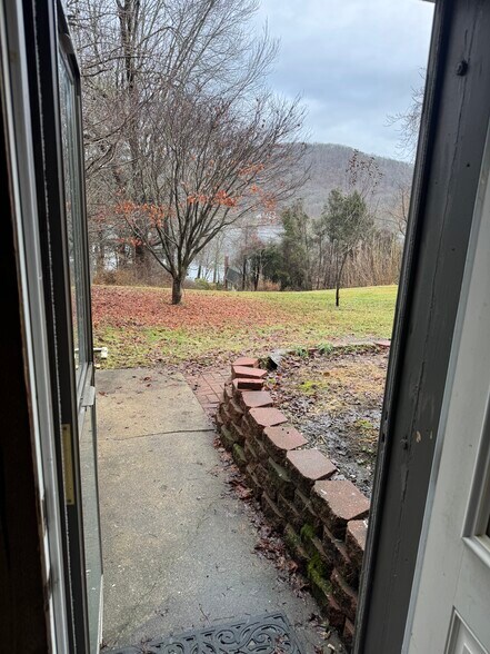 Building Photo - 35 Dunham Rd