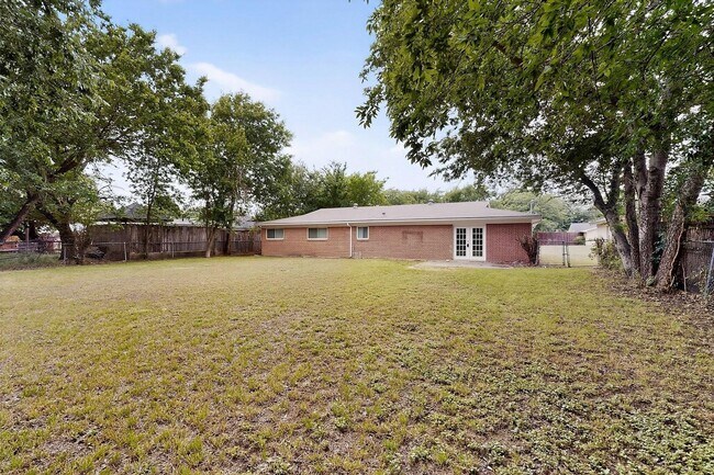 Building Photo - 3BR/2BA North Richland Hills Home with Updated Finishes