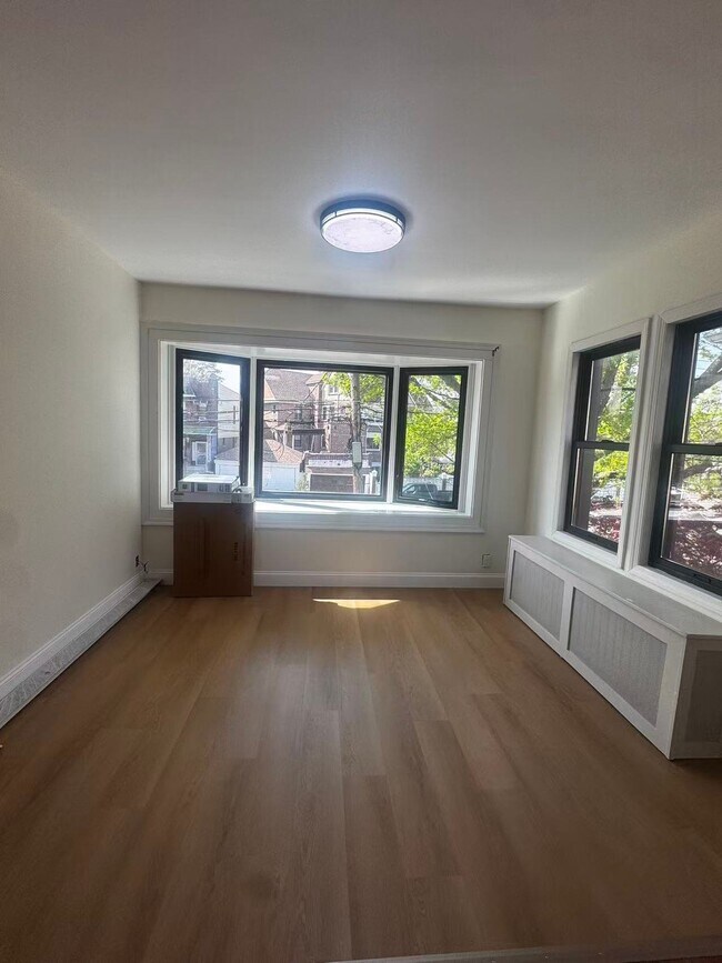 Building Photo - 2328 Esplanade