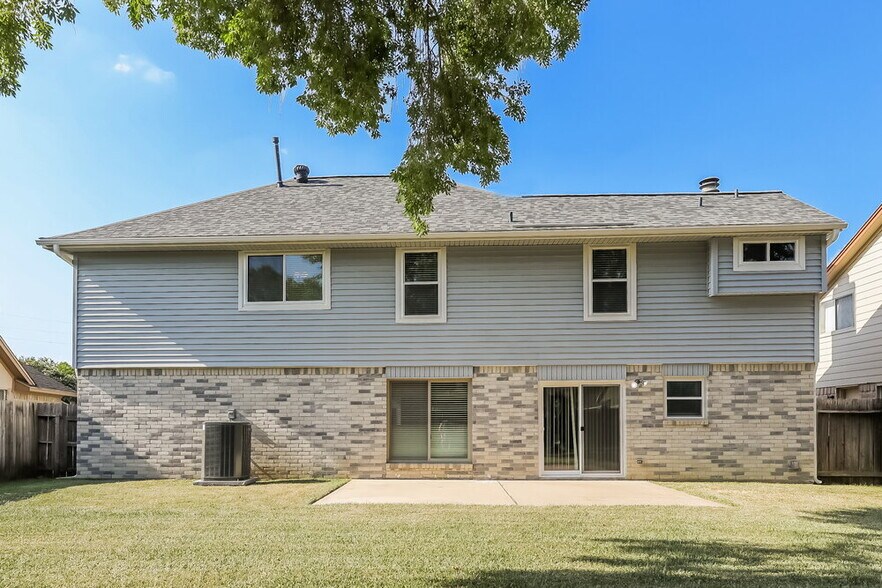 Building Photo - 17003 Spruce Run Dr