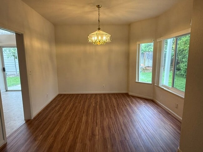Building Photo - Spacious 3 Bedroom 2.5 Bath Two Story Home in Desirable Almaden Neighborhood