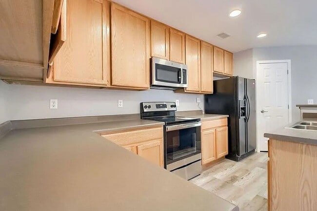 Building Photo - Beautiful 3 bedroom Townhome in Green Valley Ranch