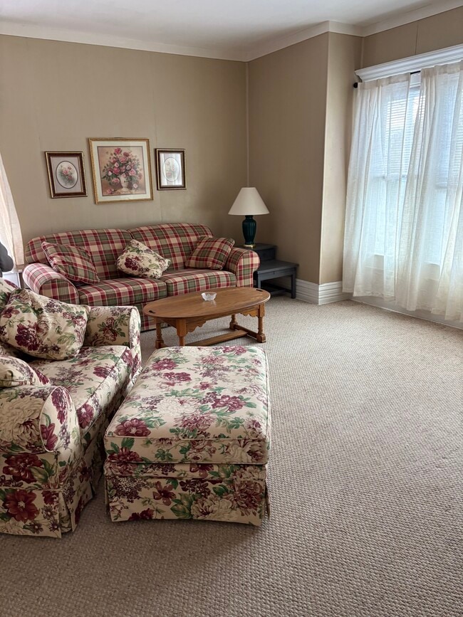 Building Photo - 589 E Losey St