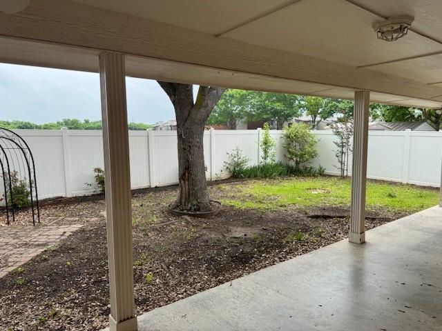 Building Photo - 106 Royal Crest Ct