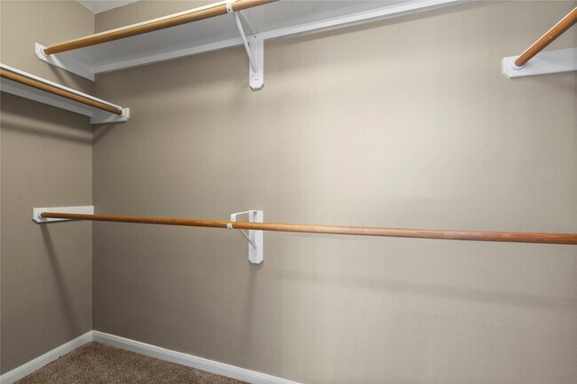 Building Photo - 805 Courtland View