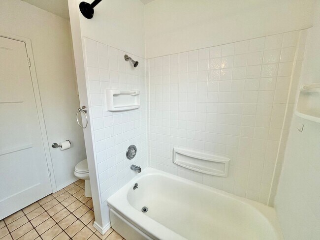 Building Photo - 3BR Home in Fairmount Park - Spacious Yard & Prime Location!