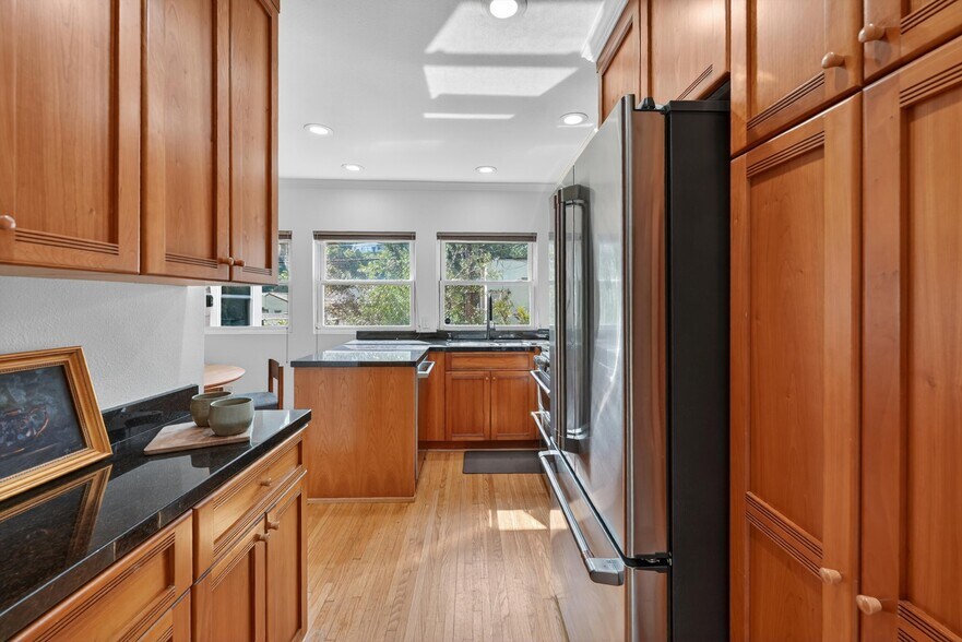 Building Photo - 1515 Rendall Pl