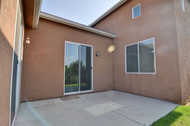 Building Photo - Fantastic Harlan Patio Home with Fenced Fr...