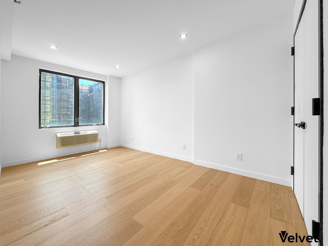 Building Photo - 116-17 Grosvenor Ln