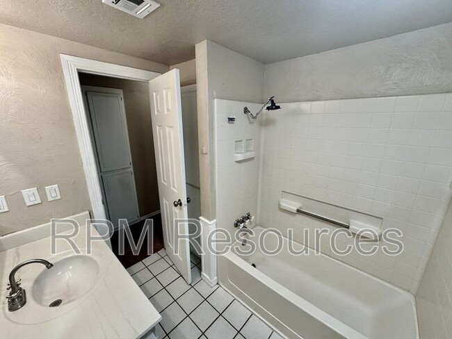 Building Photo - 725 Mabel C Fry Blvd