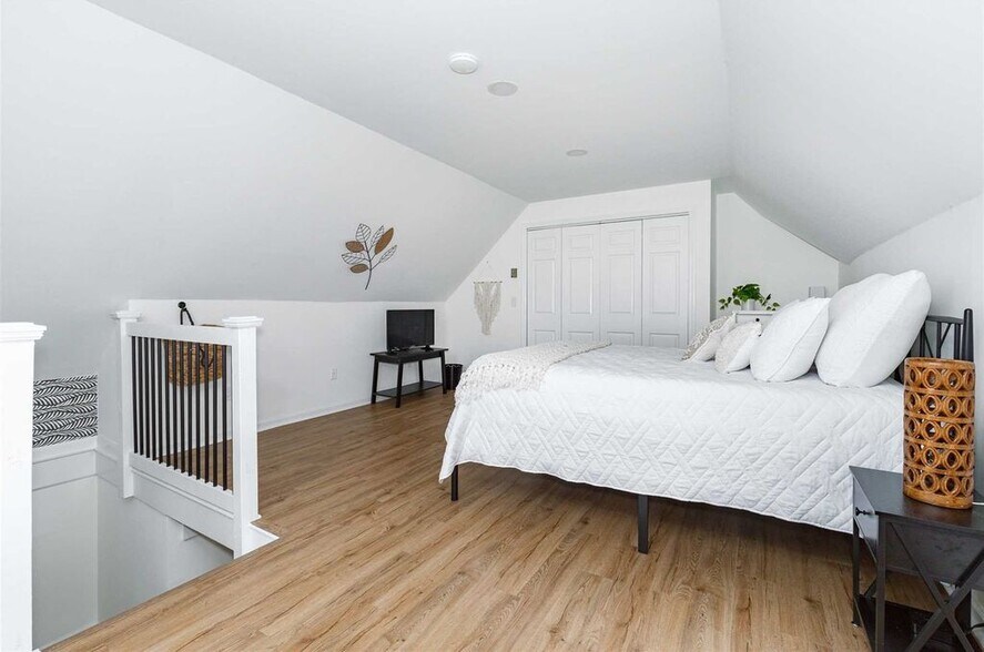 Building Photo - 48 Columbia St