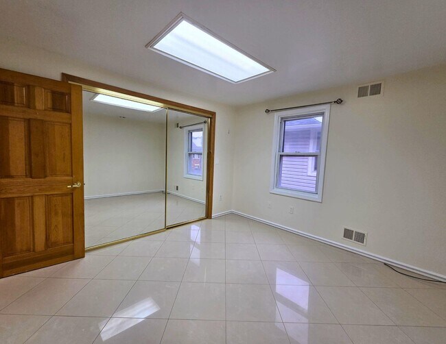 Building Photo - 911 80th St