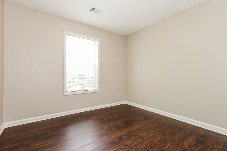 Building Photo - 225 River Birch Dr