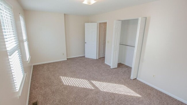 Building Photo - Gorgeous home ready to move in!