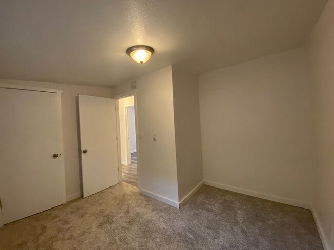 Building Photo - Renovated single family home in Seattle! B...