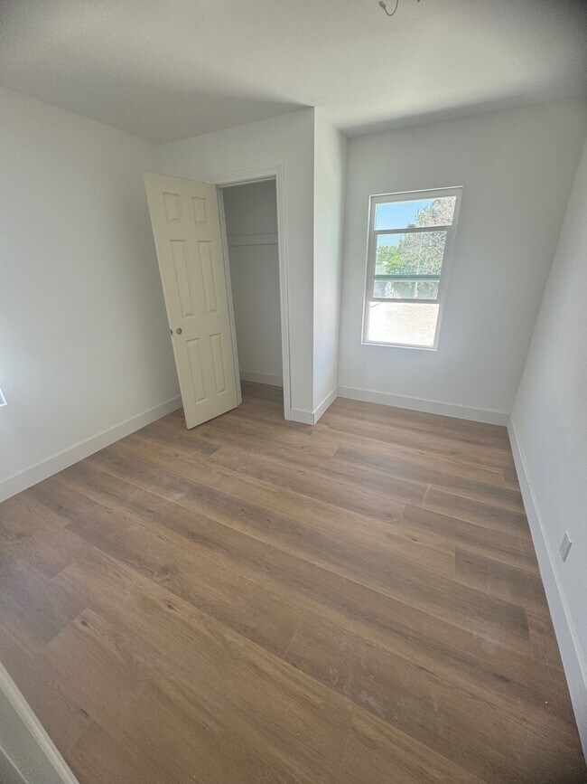 Building Photo - 516 W 109th St