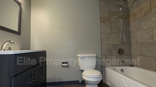 Building Photo - 4030 Ridge Dr