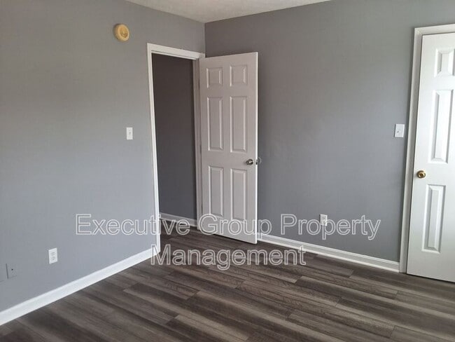Building Photo - 1115 Crowne Pointe Dr